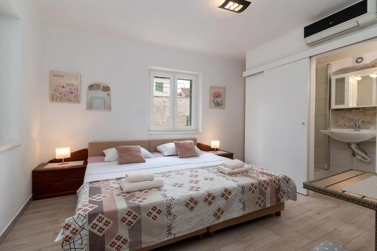 Filomena Rooms Trogir Bed & Breakfast